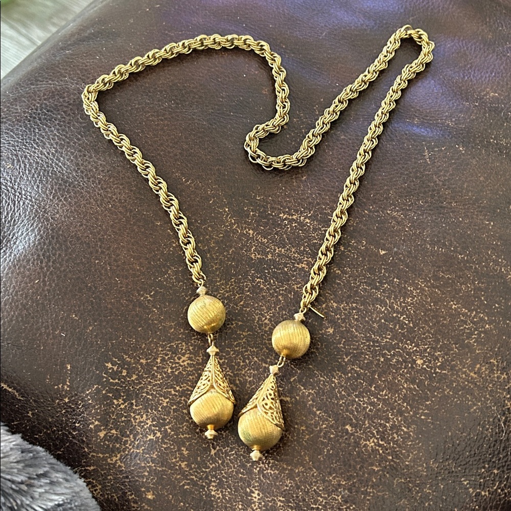 Monet Elegant Gold Necklace 30” total length ventage